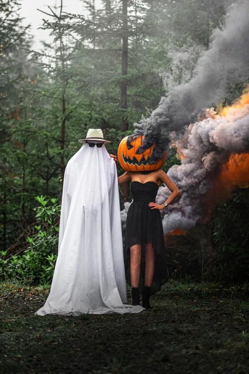 Halloween Couple Photoshoot - Halloween photoshoot