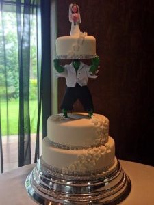 Funny Wedding Cake Toppers - Funny Hulk Wedding Cake Idea
