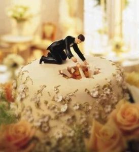 Funny Wedding Cake Toppers - Hilarious Wedding Cake Toppers That Make Us Laugh