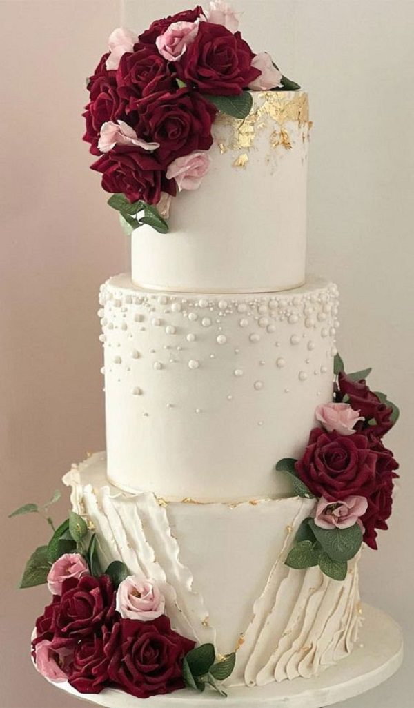 Amazing white engagment cake - Beautiful engagment cake idea