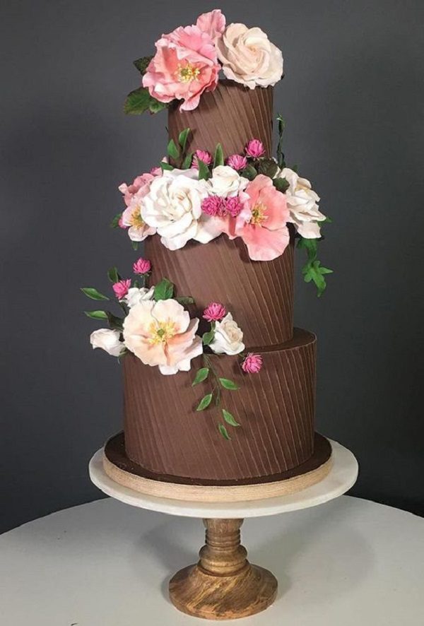 Colored Engagment Cakes Design - brown chocolate design