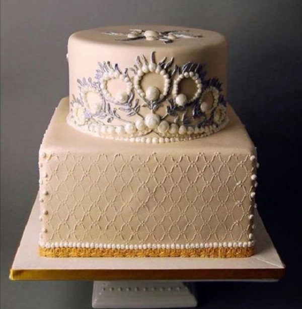 Creamiest Engagment cake desigsn - yummiest engagment cake