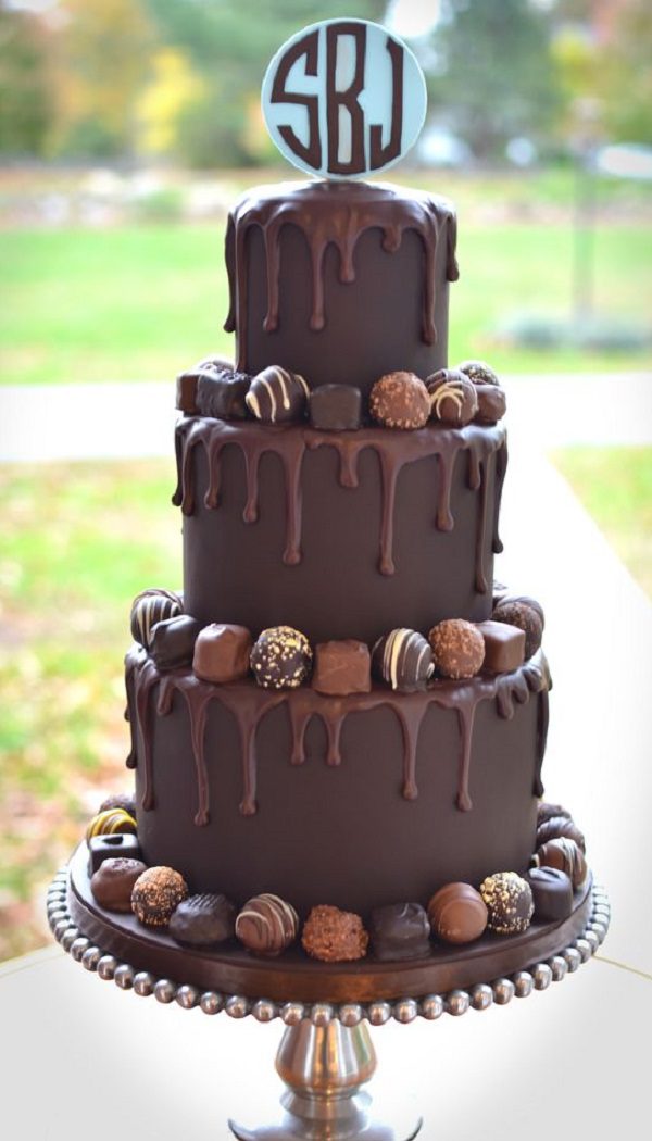 Dreamy Drippy Chocolaty Engagment cake - fully sweety engagment cake ideas