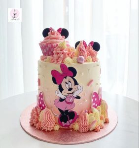 Minnie Mouse Cake Ideas - Minnie mouse themed cake