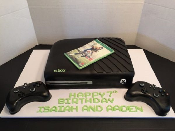 gamer birthday cake - Pc gamers Cakes