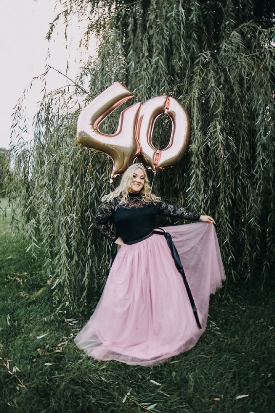 40th birthday picture ideas - Birthday photoshoot pose